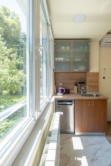 Top Location, Brand New 3 Bdrm Apt & Free Parking Sofia Exterior photo