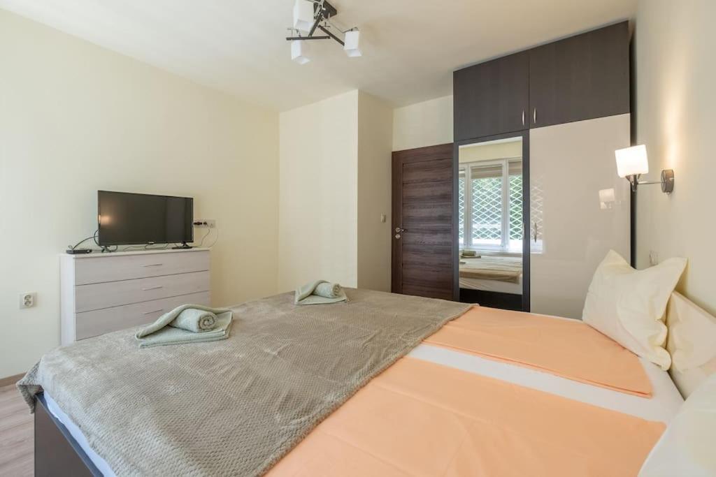 Top Location, Brand New 3 Bdrm Apt & Free Parking Sofia Exterior photo