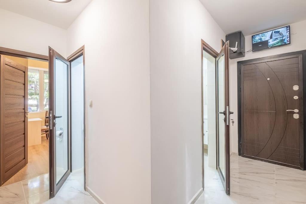 Top Location, Brand New 3 Bdrm Apt & Free Parking Sofia Exterior photo