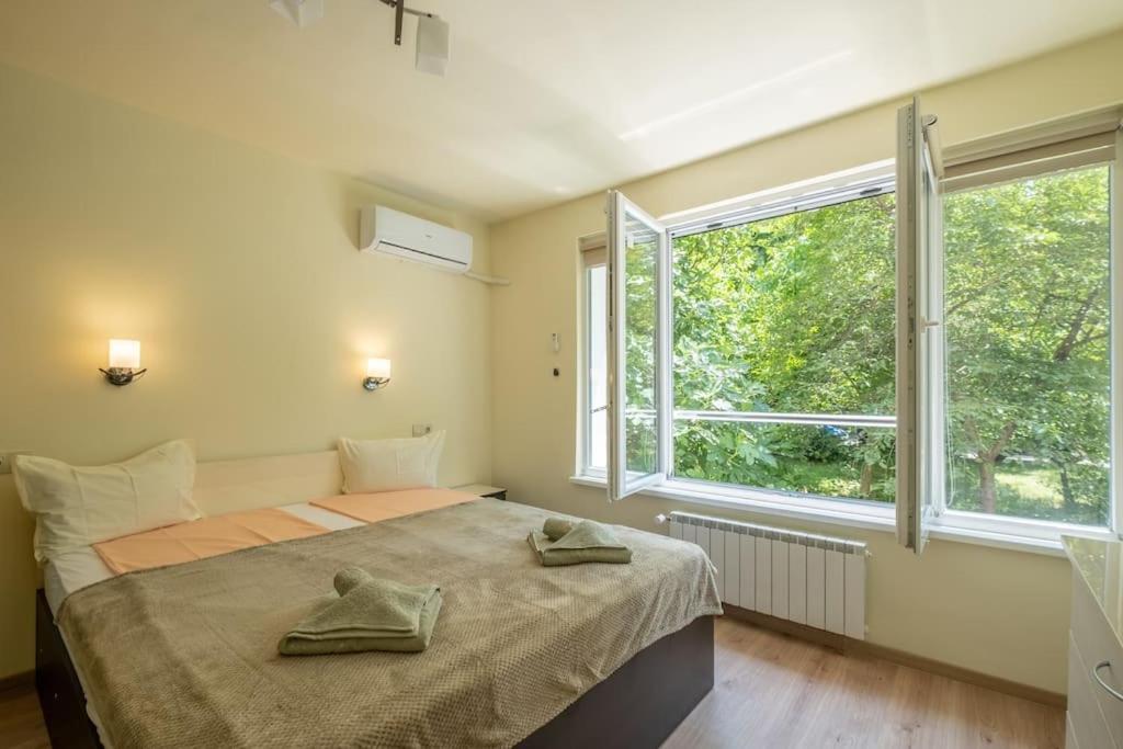 Top Location, Brand New 3 Bdrm Apt & Free Parking Sofia Exterior photo
