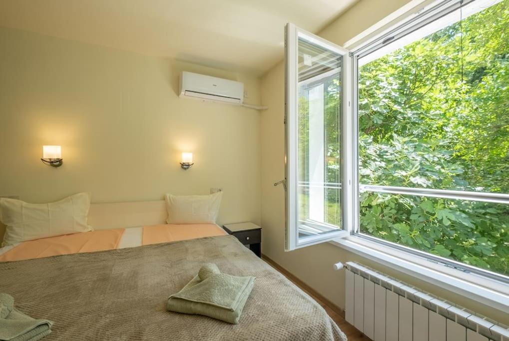 Top Location, Brand New 3 Bdrm Apt & Free Parking Sofia Exterior photo