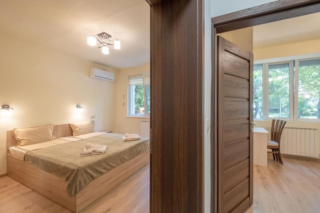 Top Location, Brand New 3 Bdrm Apt & Free Parking Sofia Exterior photo