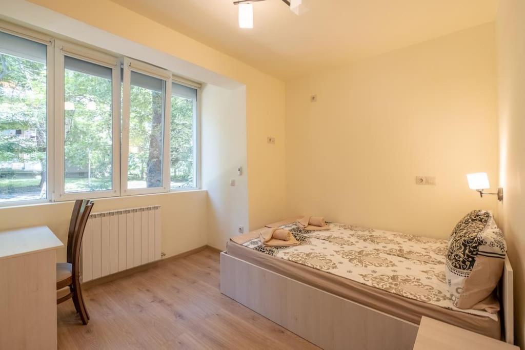 Top Location, Brand New 3 Bdrm Apt & Free Parking Sofia Exterior photo
