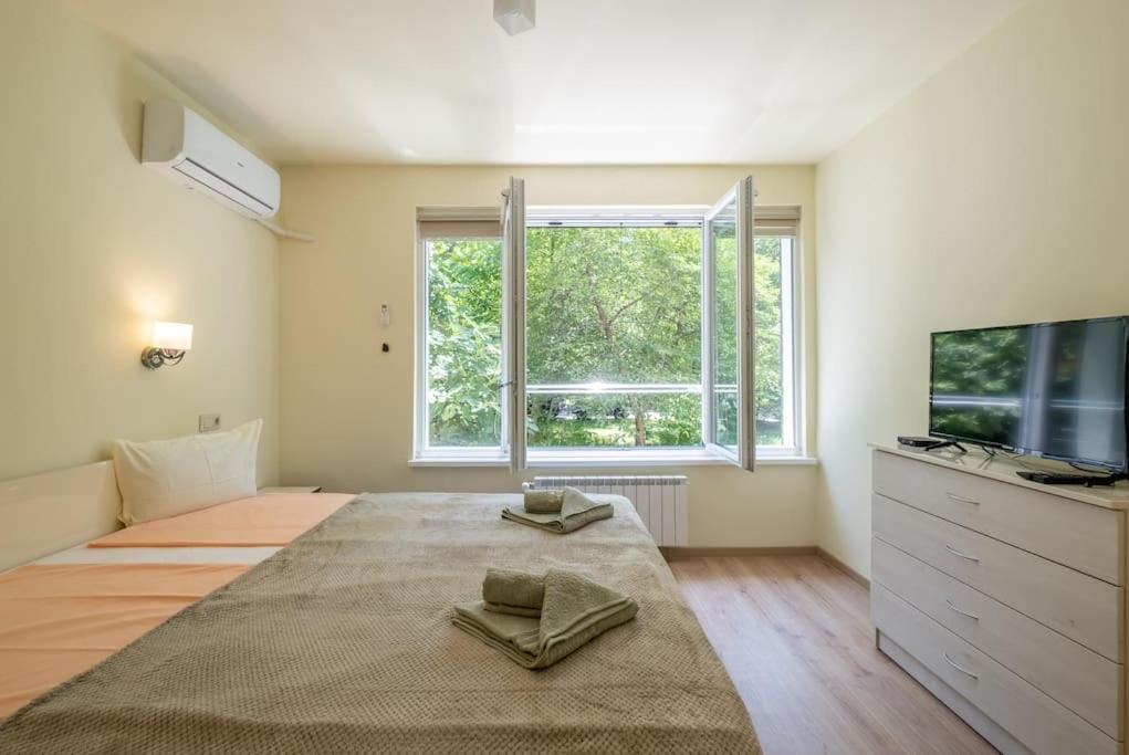 Top Location, Brand New 3 Bdrm Apt & Free Parking Sofia Exterior photo