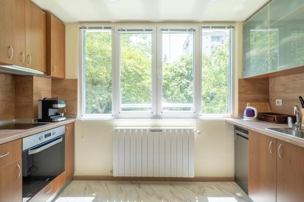 Top Location, Brand New 3 Bdrm Apt & Free Parking Sofia Exterior photo